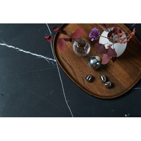 Superæg i grå læderpose