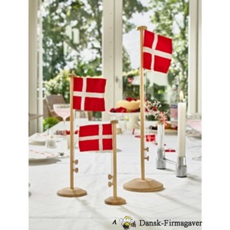 Celebrate Flagstang i Natur