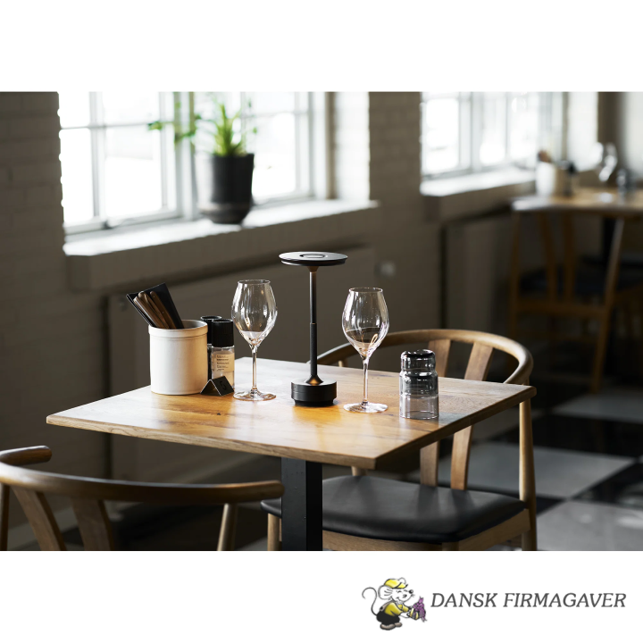 Lyneham Bordlampe Bordlampe, genopladelig, metal, sort, crom eller messing