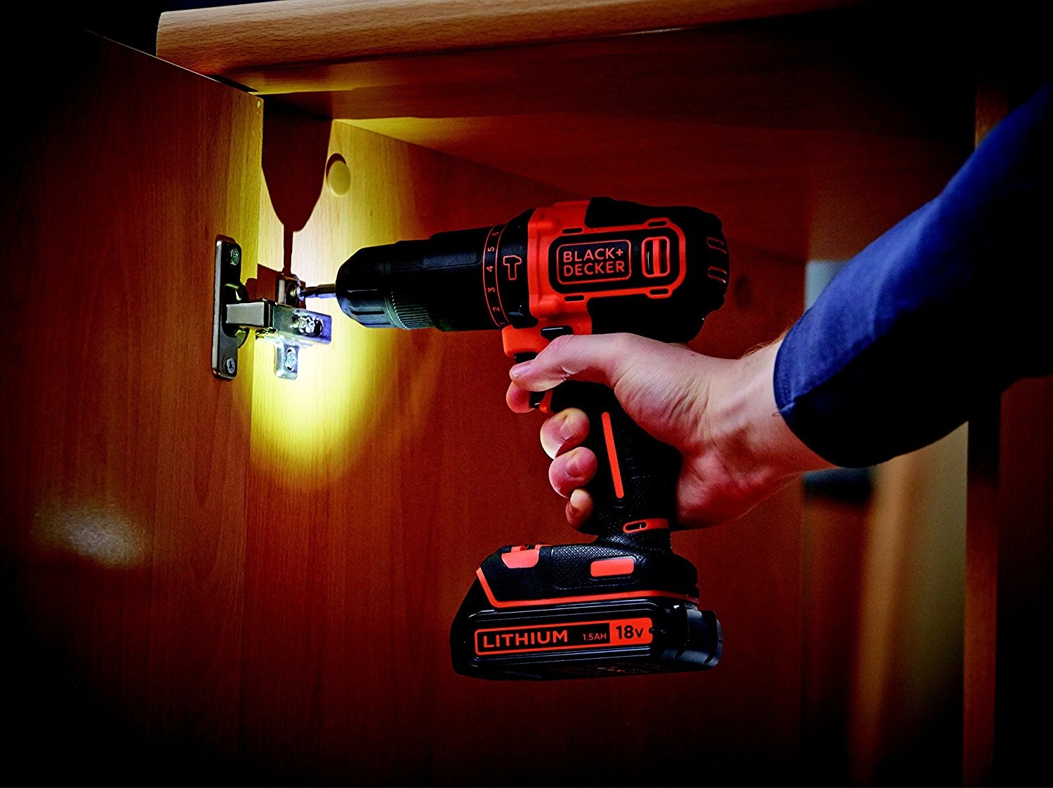Black & Decker slagboremaskine + 2 batterier, kuffert og 160 stk. tilbehør
