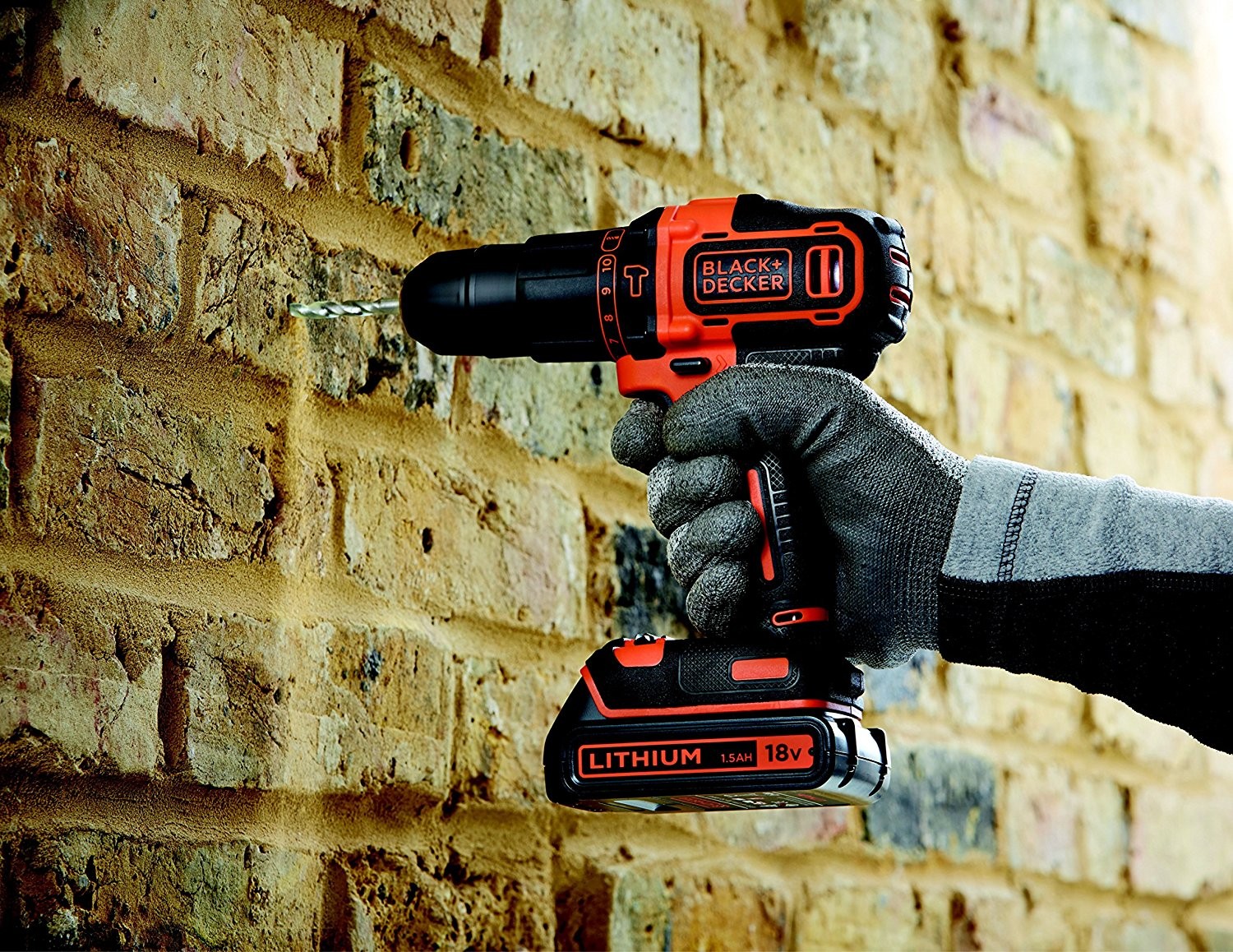 Black & Decker slagboremaskine + 2 batterier, kuffert og 160 stk. tilbehør