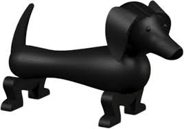Kay Bojesen mellem Gravhund i sort