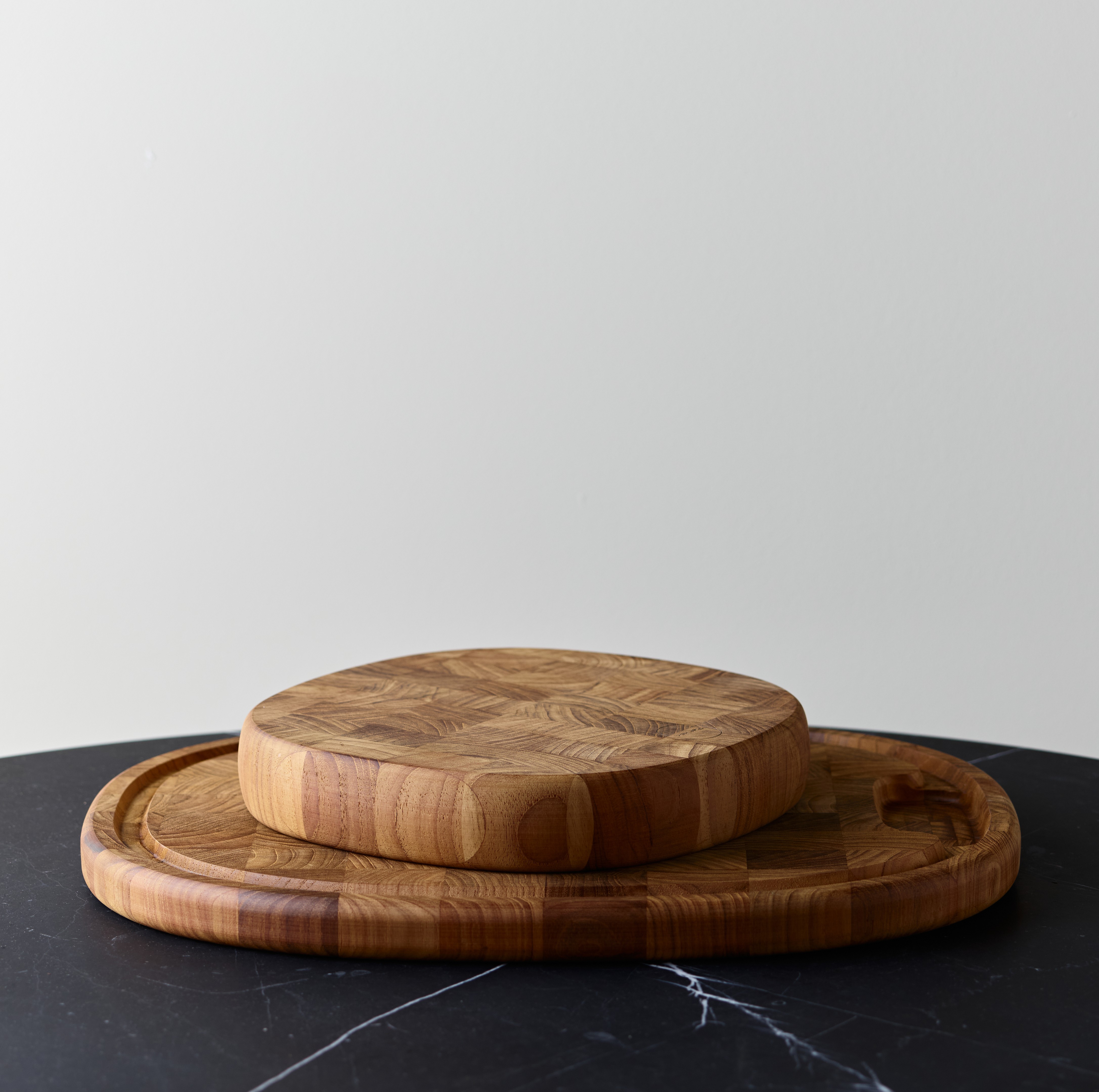 Superellipse skærebræt 450*360*30 mm i teak