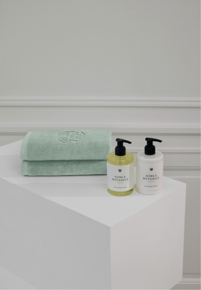 DAMASkK TERRY HÅNDKLÆDER + NOBLE BOTANICS HUDPLEJE