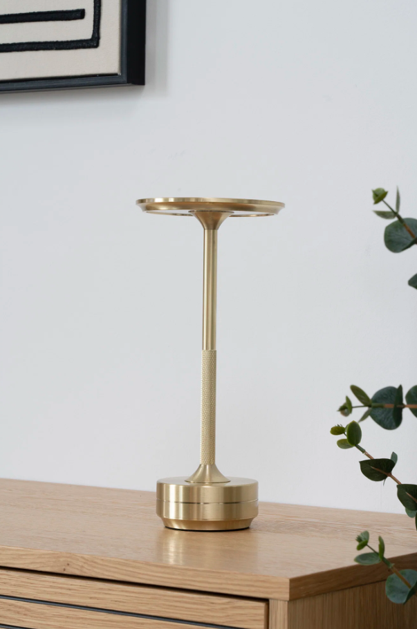 Lyneham Bordlampe